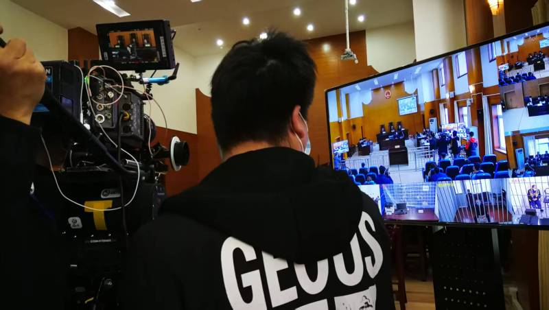 AI生成VS人工创意——许昌广告片拍摄公司的技术浪漫主义实践